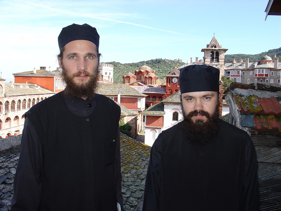 Афон. Монастырь Ватопед. Иеромонах Давид (на фото слева).