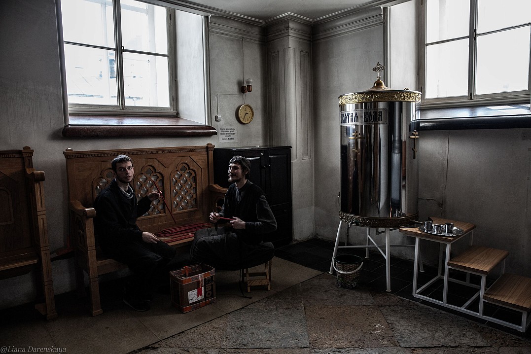 На послушании важно не празднословить, но пребывать в трезвении и молитве...