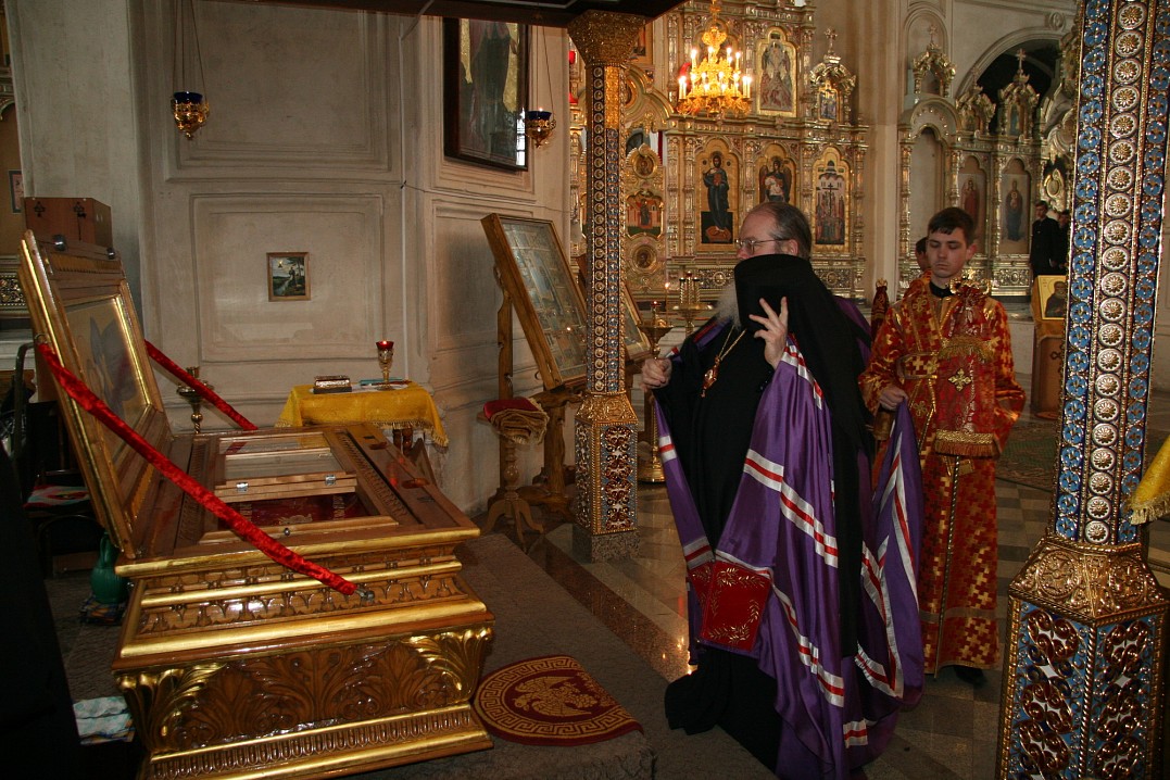 Рака с мощами святого праведного Симеона Верхотурского. Крестовоздвиженский собор. Верхотурский Свято-Николаевский мужской монастырь.