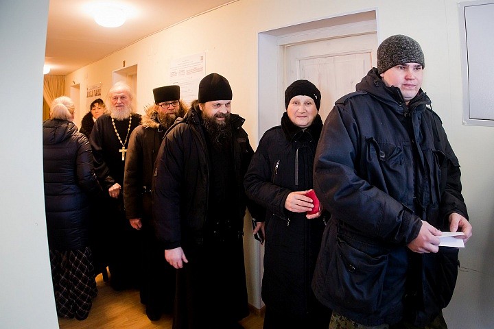 В посёлке Валаам на сегодняшний день прописано 136 человек, имеющих право голоса. Из них 55 мирян. Остальные – насельники Спасо-Преображенского Валаамского мужского ставропигиального монастыря.