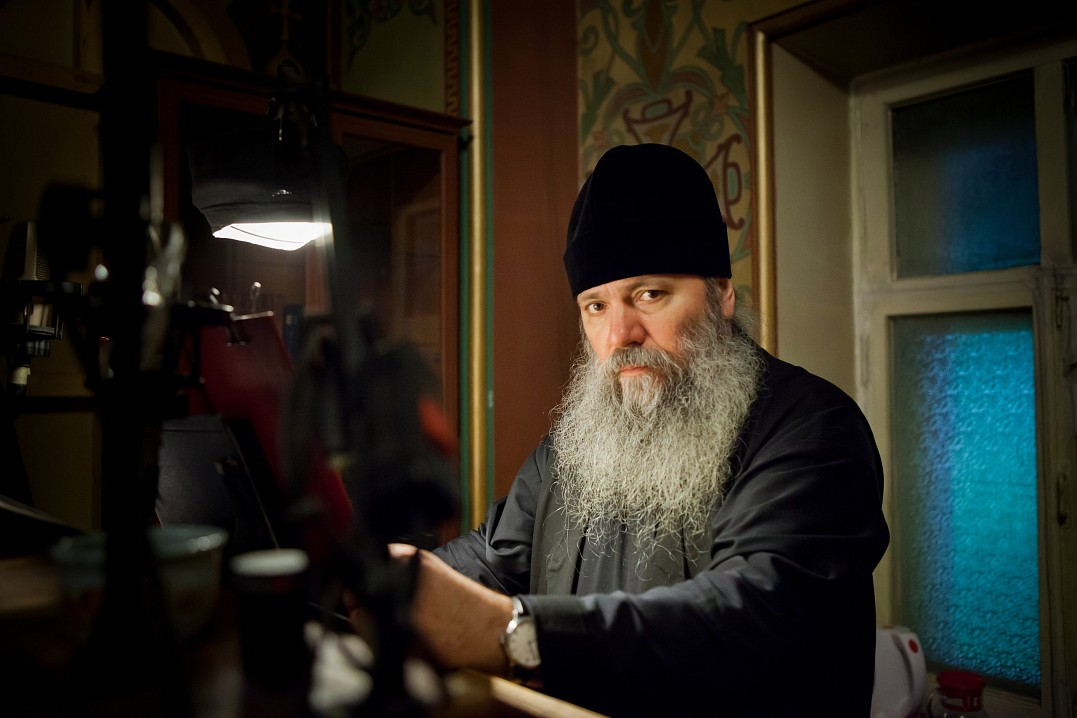 Отец Герман на клиросе Московского подворья Валаамского монастыря. Фото Дмитрия Ерохина.