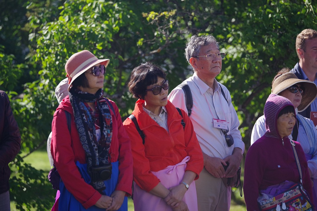 На территории монастыря просим не курить, не нарушать общественный порядок и чистоту и с уважением относиться к братии и сотрудникам монастыря.