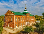 братский корпус и приходской Спасо-Преображенский храм