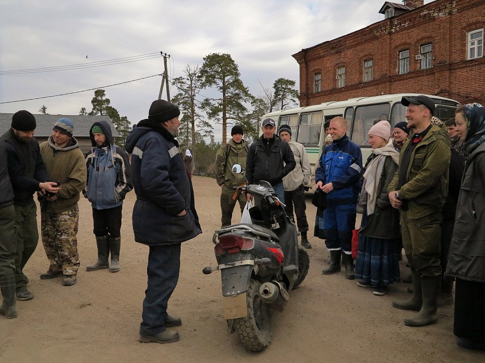 Последнее лето. С волонтёрами первого заезда. Май 2017-го