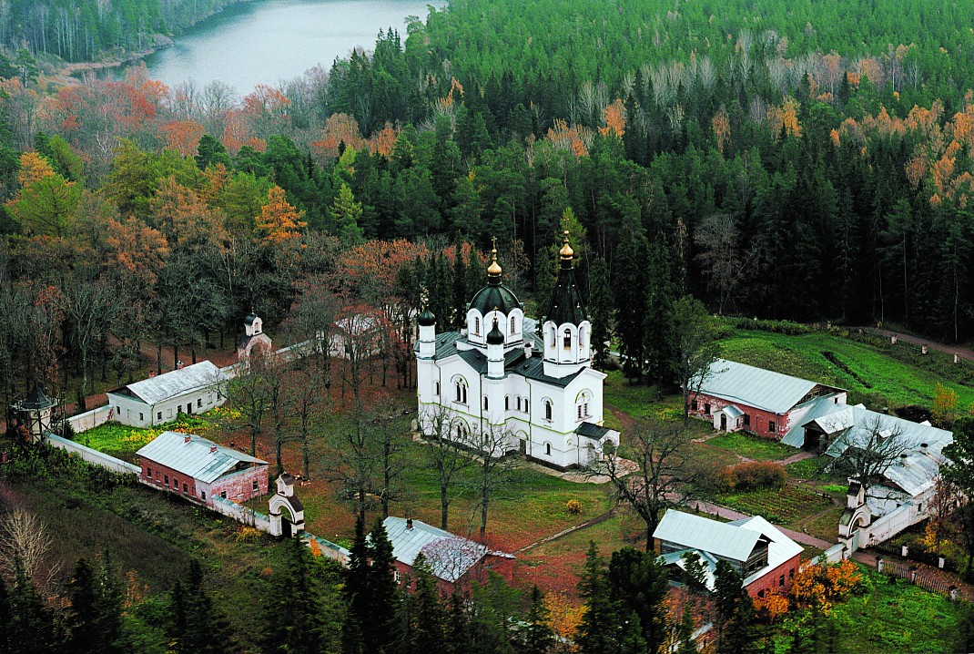 Скит Всех Святых. Фото Сергея Компанийченко. 2000 год.