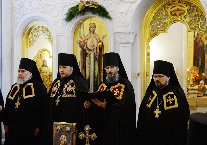 Воспринимаю это избрание как волю Божию, уповаю на всесильную Его милость и молюсь о том, чтобы быть мне послушным Отцу Небесному «даже до смерти» (Флп. 2:8).