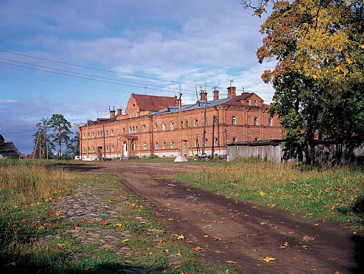 Работный дом. 2003 г.
