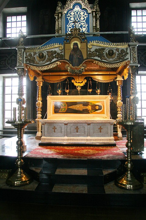 Рака с мощами преподобного Арефы (Катаргин), архимандрита Верхотурского. Храм во имя Преображения Господня. Верхотурский Свято-Николаевский мужской монастырь.