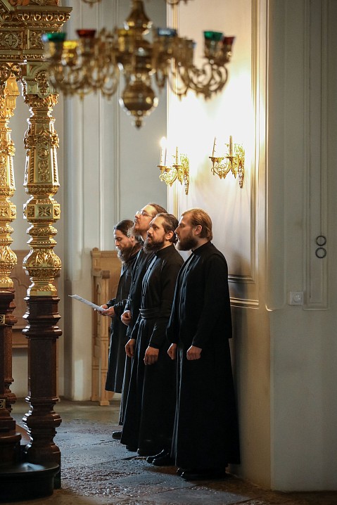 смена матерых церковников