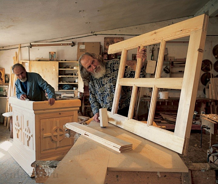 В столярной мастерской. 2001 г.