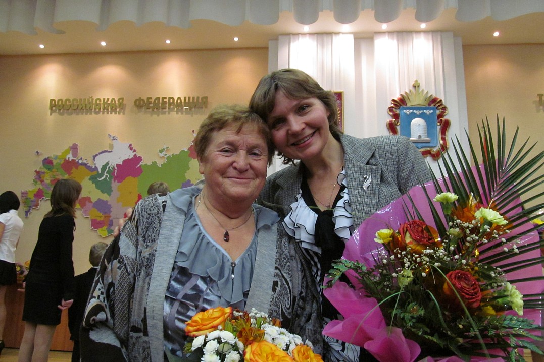 Капиталина Васильевна Кондрашова с дочерью Ириной после вручения знака "Заслуженный работник сельского хозяйства Российской Федерации", 2012 год.