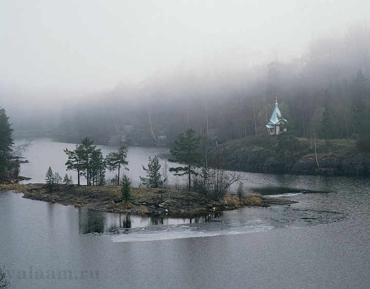 Утренний туман над Монастырской бухтой. 2002 г.