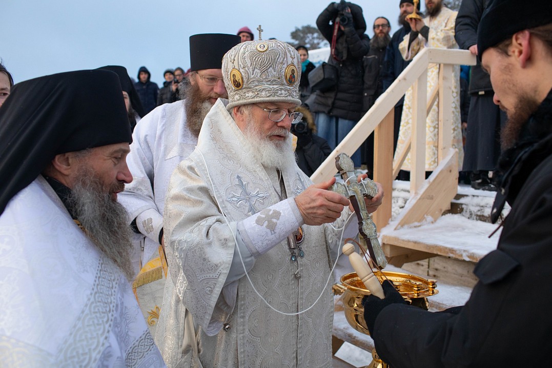 Мы призывали Святого Духа освятить водное естество, для того чтобы оно было пронизано Божественной силой и Божественной благодатью. 