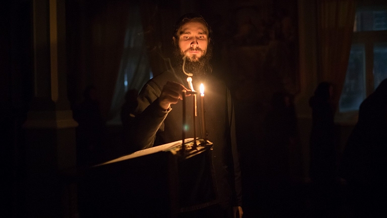 В помощь благочестивому паломнику: порядок возжжения свечей в монастыре