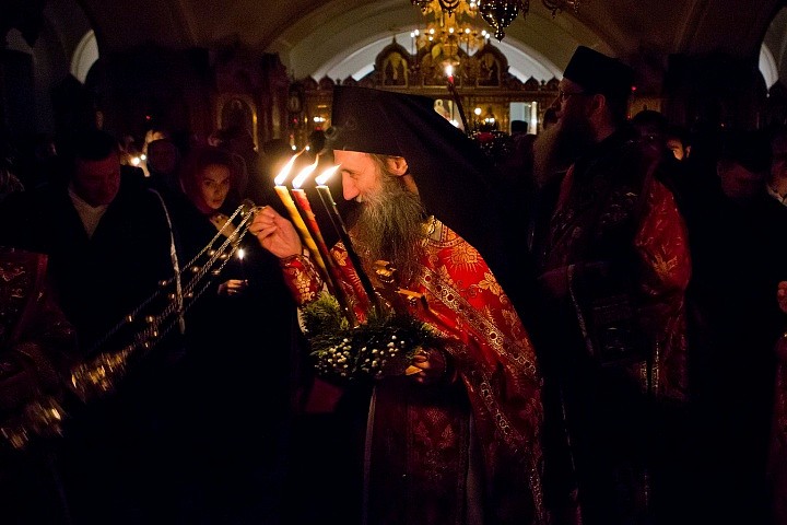 Воистину Господь победил грех. Он победил его Своим безгрешным зачатием и рождеством; и победил его Своею чистой и безгрешной жизнью на земле; и победил его, как Праведник страдая на Кресте; и наконец увенчал все те победы Своим преславным воскресением.