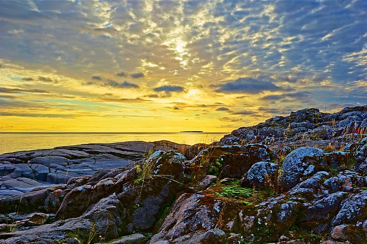 Голубое на золоте