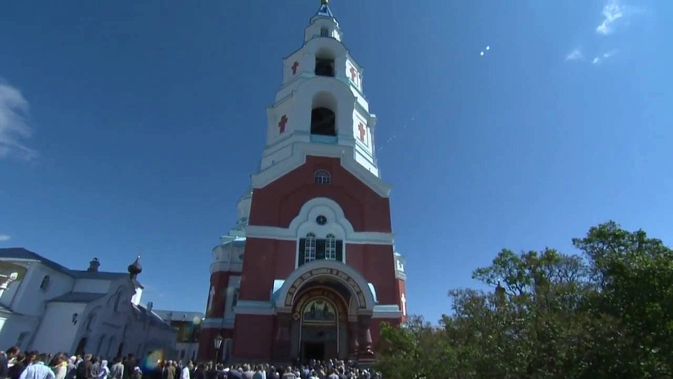 РПЦ. В день памяти преп  Сергия и Германа Патриарх Кирилл совершил Литургию на Валааме (11.07.16)