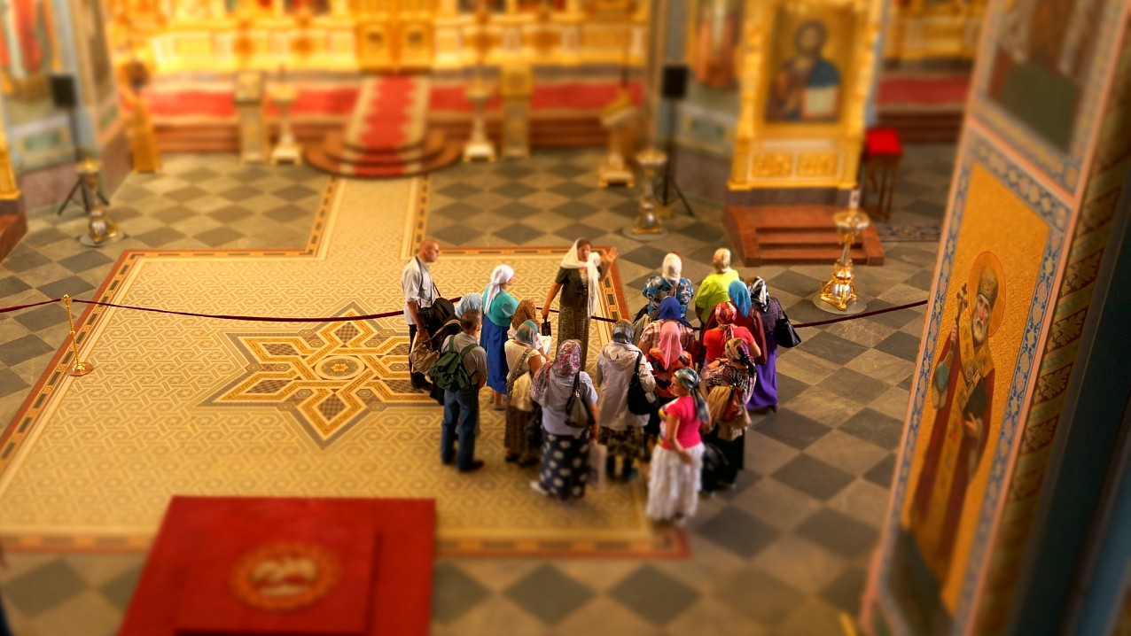 Посещение храмов в культурно-познавательных целях лучше всего запланировать на время, отличное от богослужения.