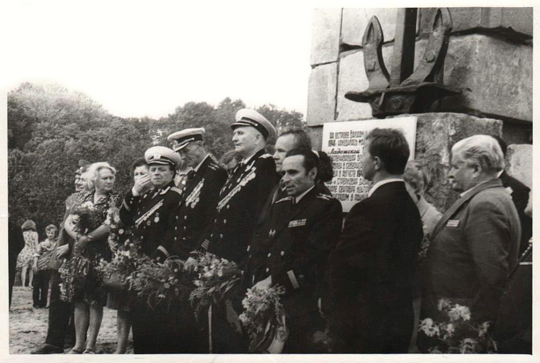 Открытие памятника морякам Ладожской военной флотилии на Валааме. 1975 год