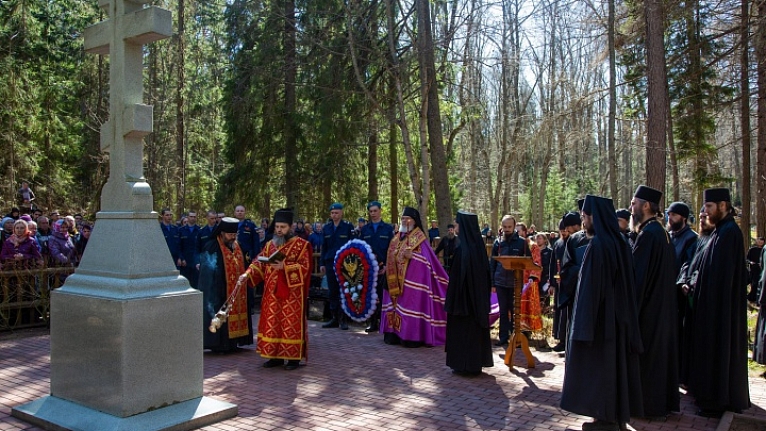 День Победы: "Мы замолкаем, глядя в небеса..."