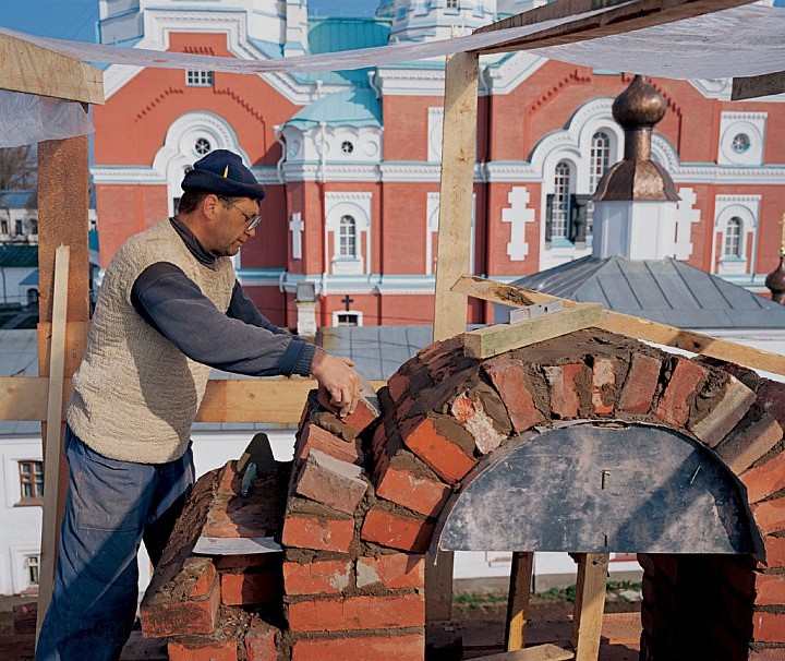 Реставрация. Воссоздание слуховых окон наружного каре. 2002 г.