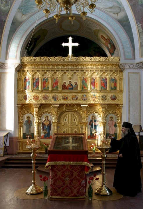 В храме Никольского скита.