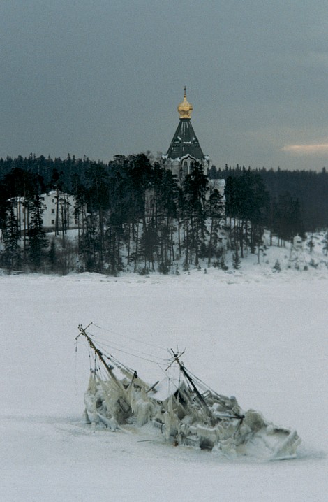 В прибрежных льдах. Фото Сергея Компанийченко. 1991 год