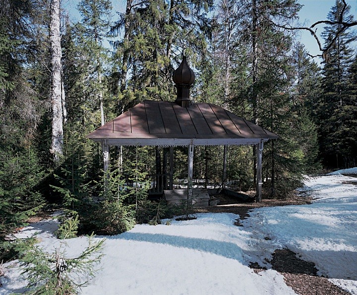 Надгробие схимонаха Николая. 2002 г.