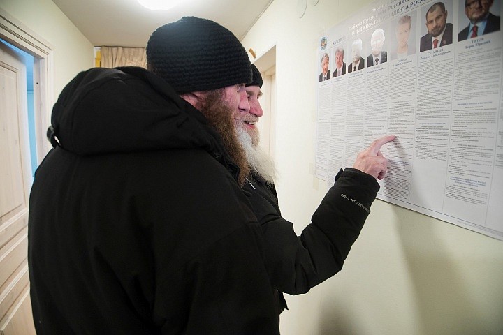 В Карели за действующего главу государства проголосовали 73, 04 процента, или более 216 тысяч 800 избирателей. Это на четверть больше, чем в 2012 году.