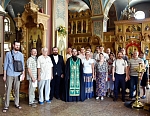 В завершение дня миссионеры и желающие ознакомиться с реальной практической миссией отправились на уличную проповедь в Миусский сквер.