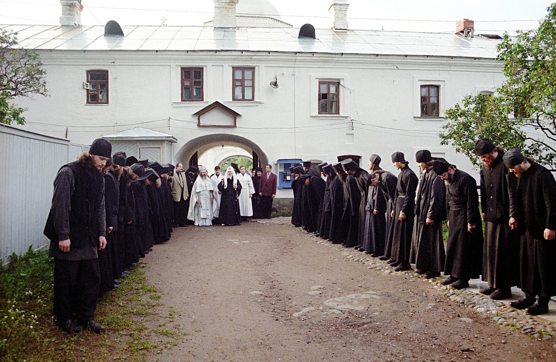 Визит Приснопоминаемого Патриарха Алексия II в Валаамскую обитель 1998 года. Встреча Священноархимандрита обители