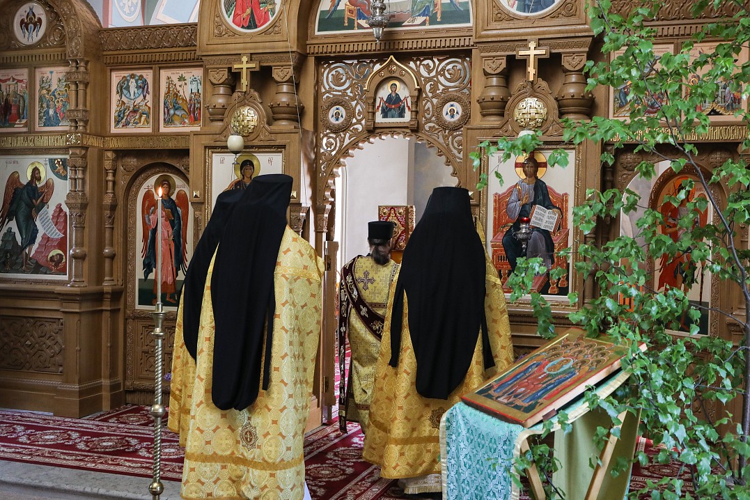 Праздник Всех Святых. Малый вход на блаженнах. Скит Всех Святых.