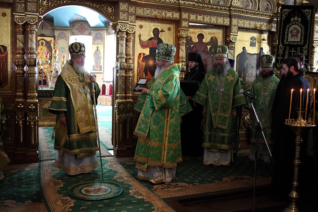 Церковь есть столп и утверждение истины. В Церкви хранится Божественная истина, и владеющий этой истиной имеет в руках ключ от своего счастья и от благополучия всего мира. Нет другого ключа — никаким другим ключом не открыть дверь благополучия, как только