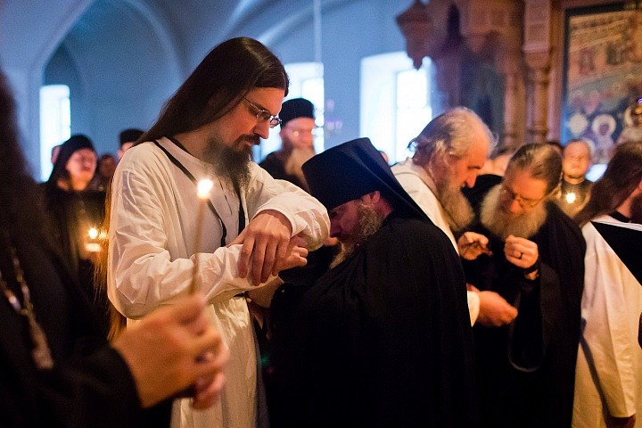 Возрождение русского монашества — дело не законов и мер, а лиц, живущих высоким идеалом иночества. Быть монахом по призванию, стать иным по жизни, а не только по званию, — долгий путь преображения души. 