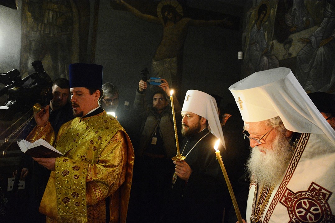 Вечером 25 февраля 2016 года в Никольском Русском храме Софии Святейший Патриарх Болгарский Неофит возглавил последнюю панихиду у гроба святителя Серафима, архиепископа Богучарского.