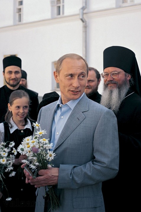 Владимир Владимирович Путин посетил монастырь 18 июля 2003 г.