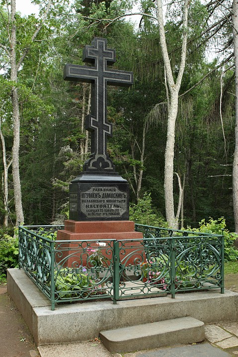 Могила игумена Дамаскина