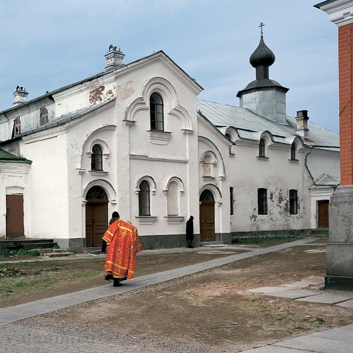 На всенощную службу. 2002 г.