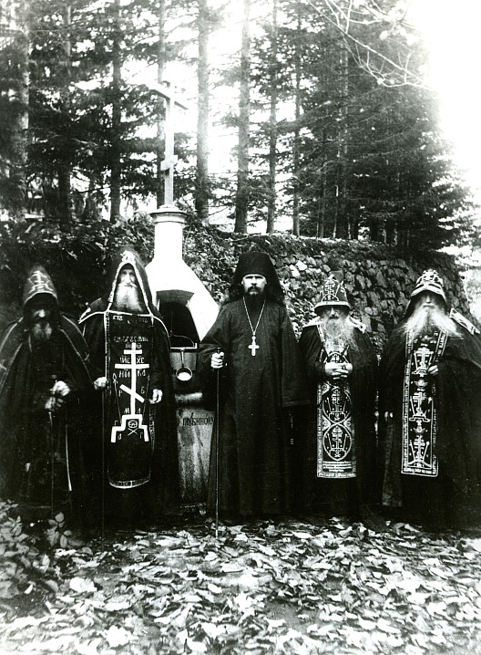 Игумен Гавриил с валаамскими схимниками.