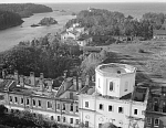 Больничная церковь Живоносный Источник и прилегающее крыло, разрушенные бомбёжками в Зимнюю войну. Фото лето 1942 года.