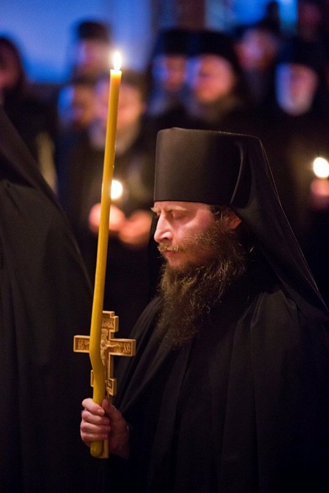 Первоначальный этап монашеской жизни не случайно назван послушничеством: каждый монах, в каком бы сане он ни находился, является послушником.