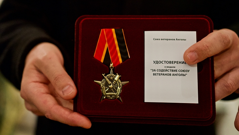 Союз ветеранов Анголы наградил Валаамский монастырь почетным знаком