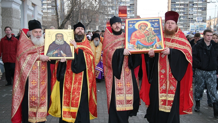 Епископ Панкратий доставил в Екатеринбург святыни монастыря