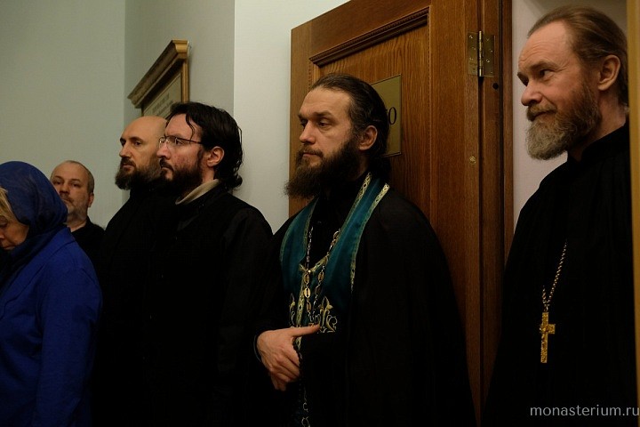 После молебна все присутствующие, а их собралось немалое количество, наконец смогли увидеть в полном объеме экспозицию, которая кропотливо создавалась на протяжении полугода. 