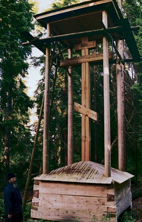 Поклонный крест на острове Дивный. 1993 г.