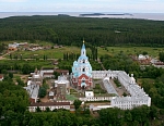 Монастырь с птичьего полета, лето.