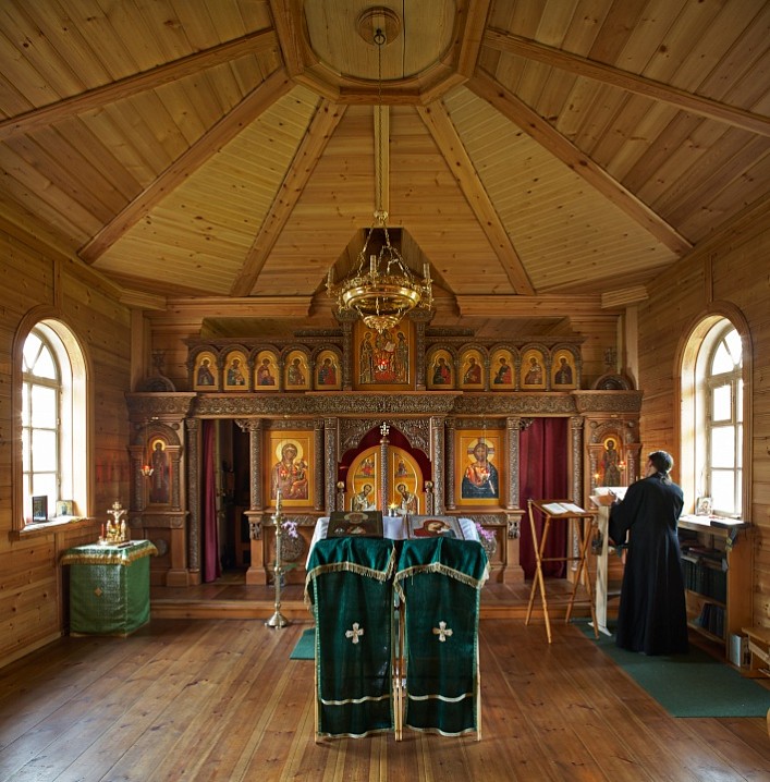 В скитском храме (Александра Свирского)