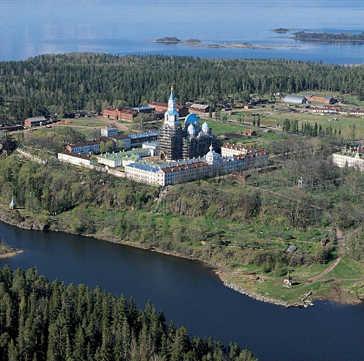 Вид на центральную усадьбу монастыря. 1997 г.