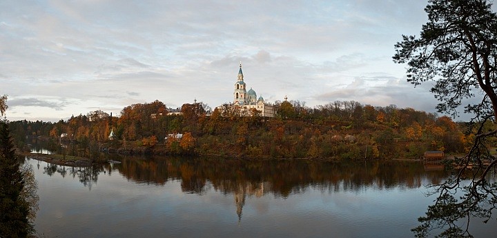 Вид на собор, осень