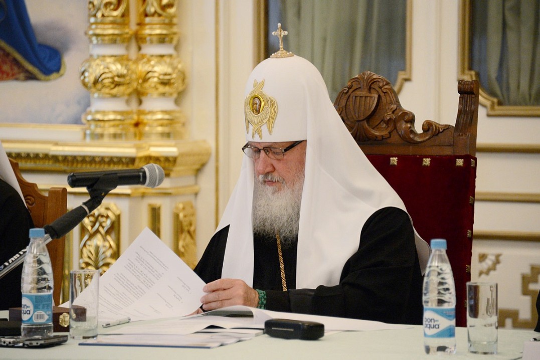 Особое внимание Предстоятель Русской Церкви призвал уделить вопросу скорейшего капитального ремонта зимней гостиницы и предоставления комфортабельного жилья лицам, проживающим в ее стенах.